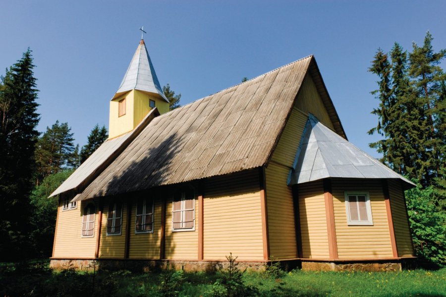 Église vers la route de Kuremäe. Serge OLIVIER - Author's Image