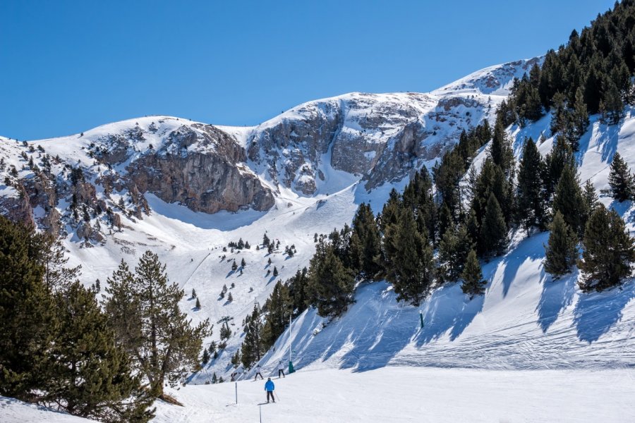 Montagnes enneigées près de la station de Masella. Digoarpi - shutterstock.com