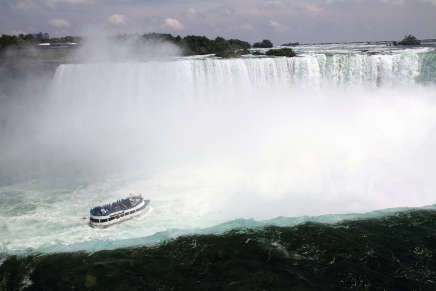 Excursion aux pieds des chutes à bord du mythique bateau 