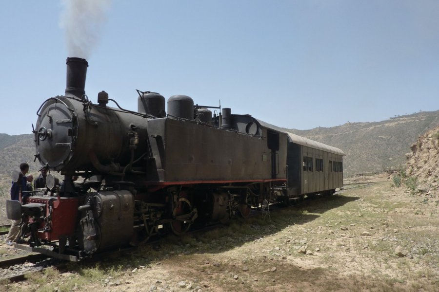 Train à vapeur remontant vers Asmara. Charlotte FICHEUX