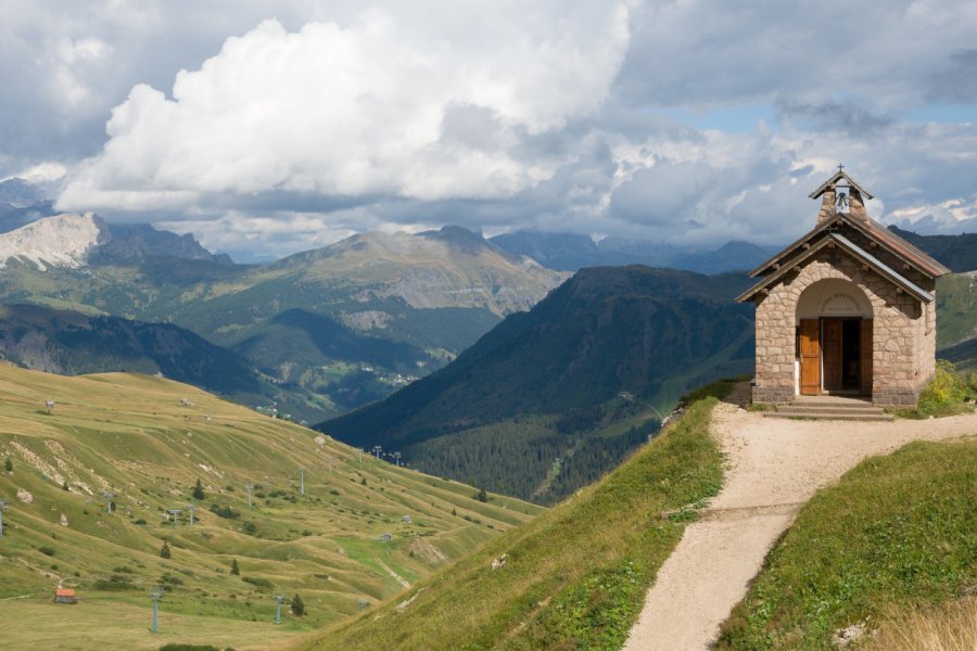 Chapelle près de Passo Pordio. mirekdeml / Adobe Stock