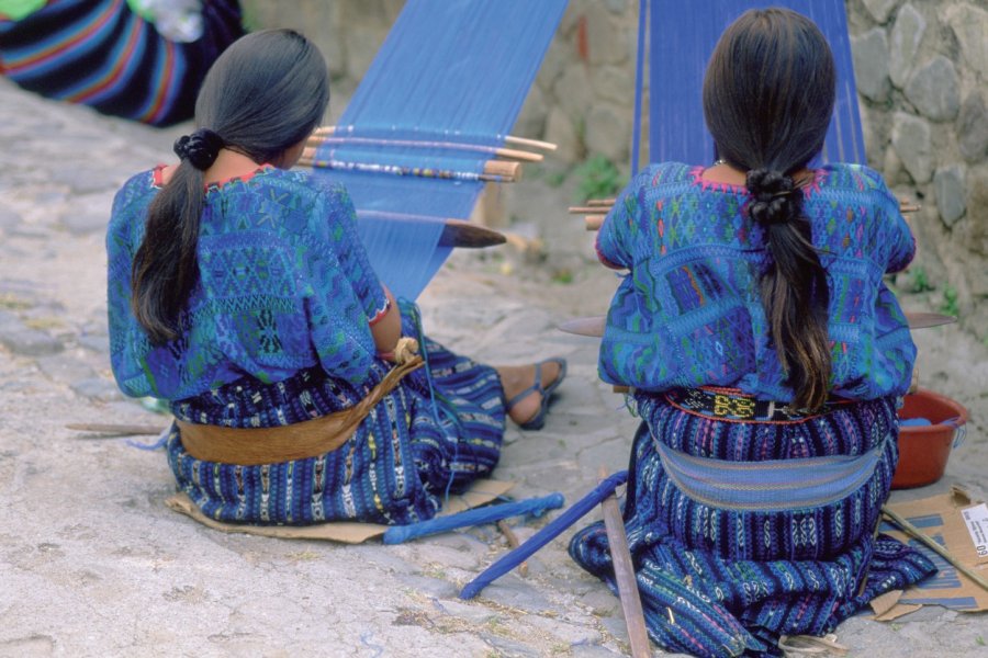 Tissage traditionnel à Santa Catarina Palopó. Eric Martin - Iconotec