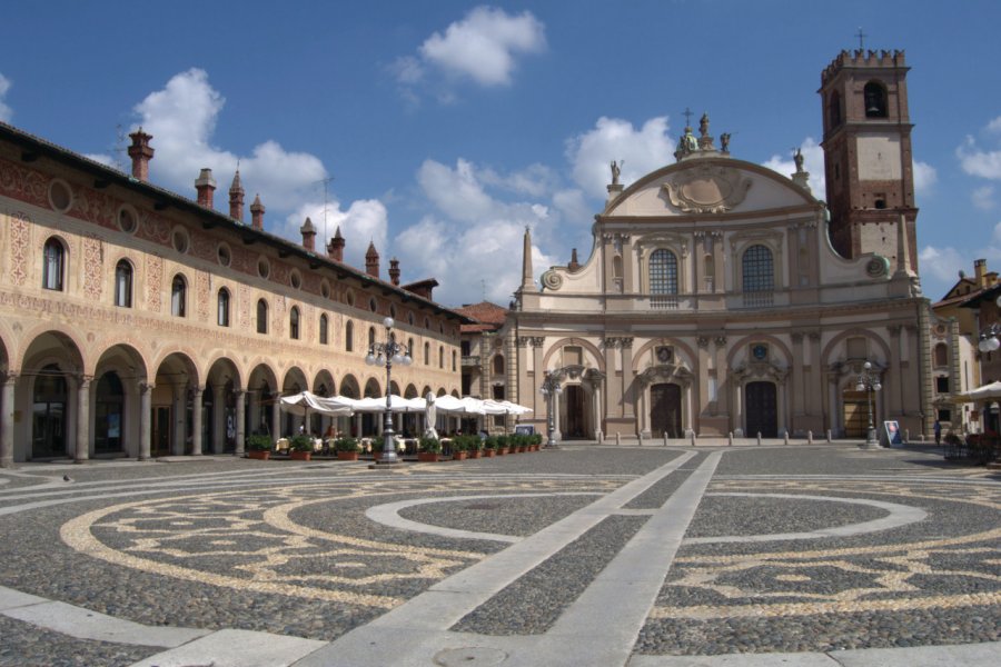 Place Ducale de Vigevano. Goccedicolore - Fotolia