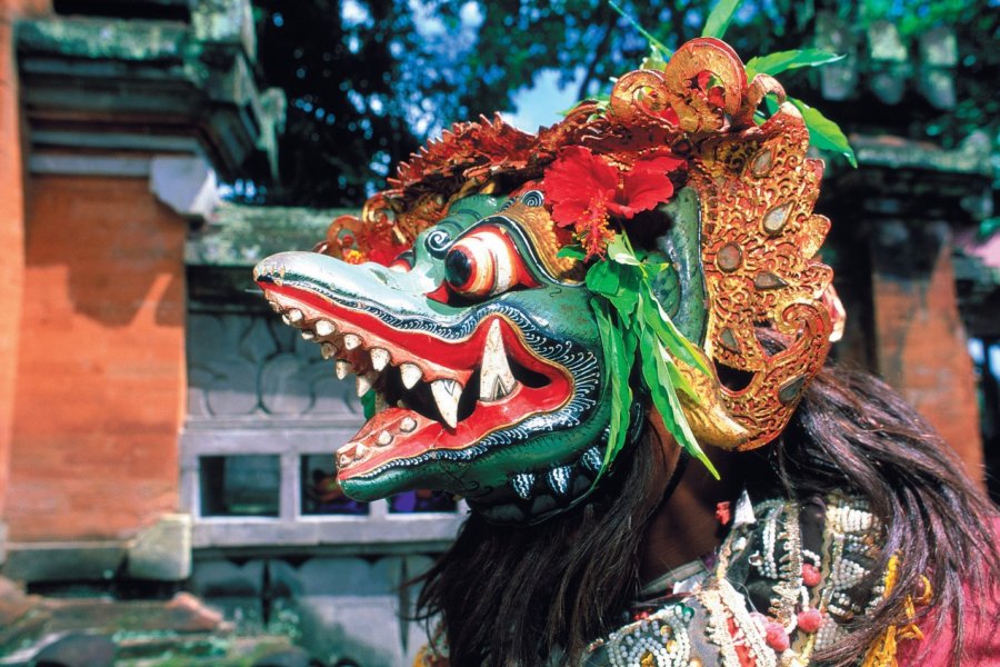 Danse du barong, masque representant Garuda. Itzak Newmann - Iconotec