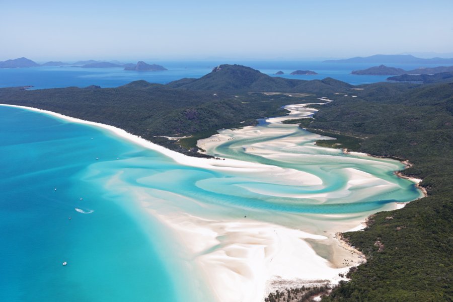 Whitehaven Beach, Whitsundays Island. Tanya Puntti - Shutterstock.com