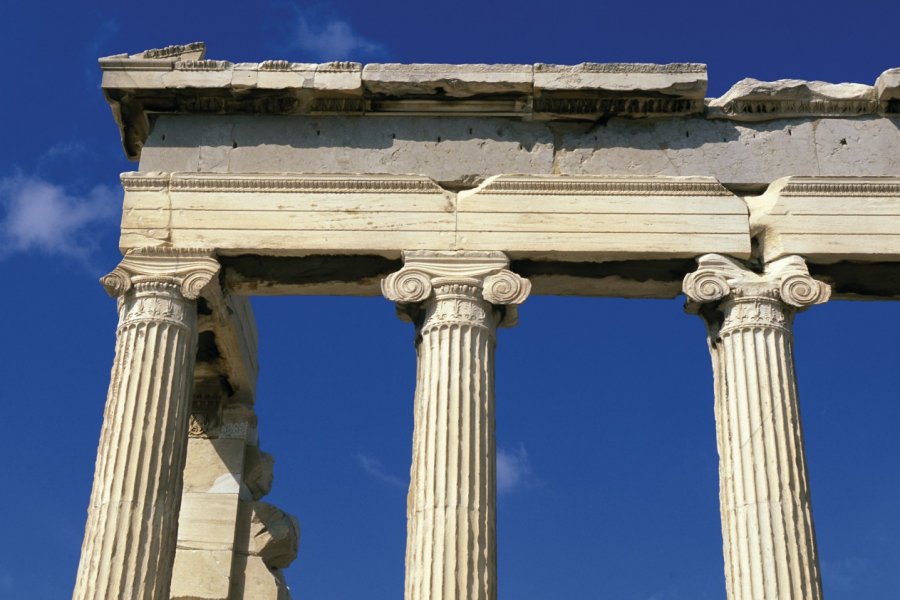 Colonnes de l'Erechtheion dans l'Acropole. Author's Image