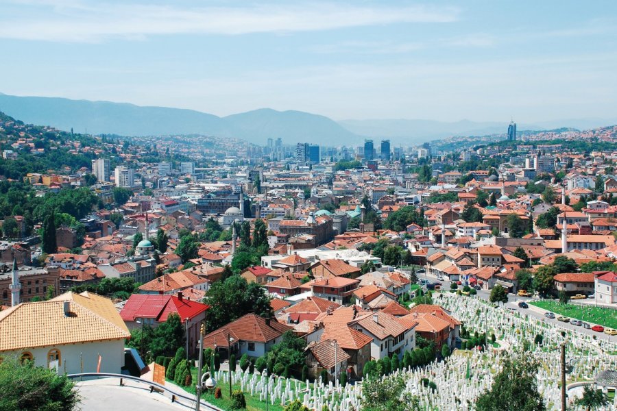 Vue sur Sarajevo depuis le fort. Dragoncello - iStockphoto