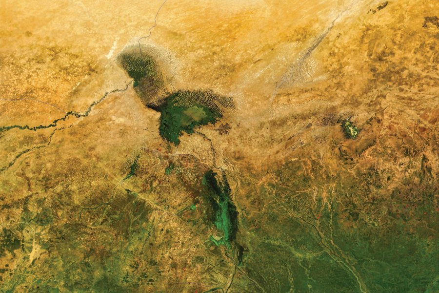 Lac Tchad vu de l'espace. BEST-BACKGROUNDS - Shutterstock.com
