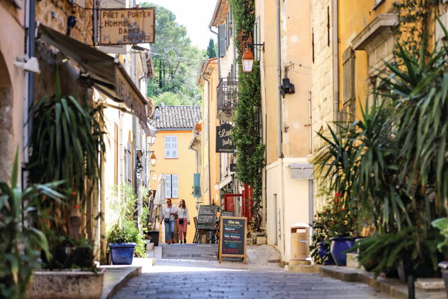 Valbonne. Bernard Croisé