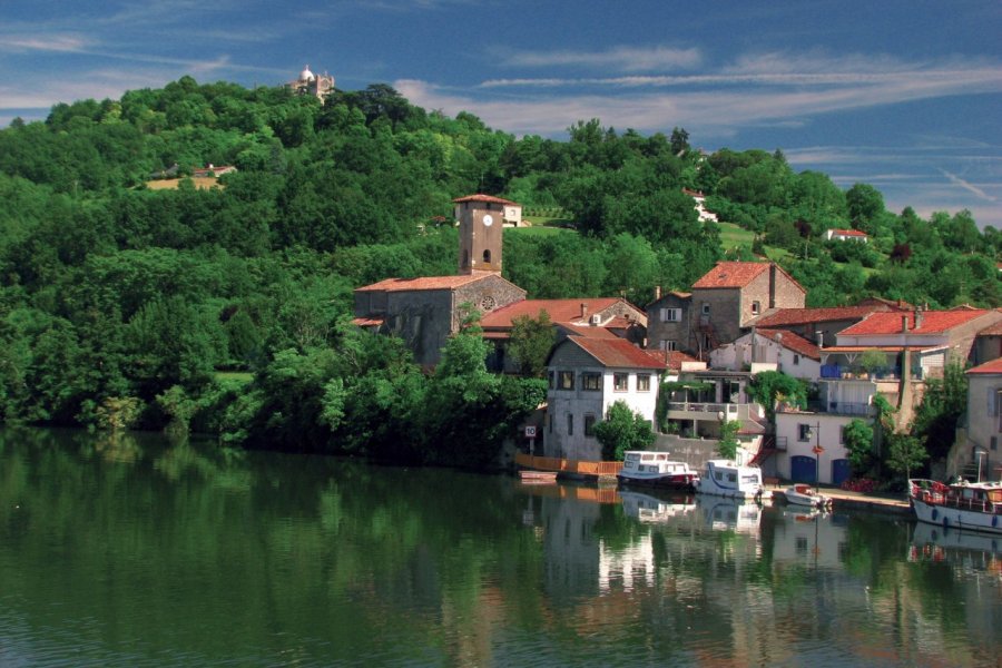 Penne-d'Agenais, au bord du Lot (© JIMJAG - FOTOLIA))