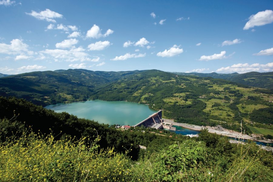 Lac de Perućac. LooodySheshirdzija - iStockphoto.com