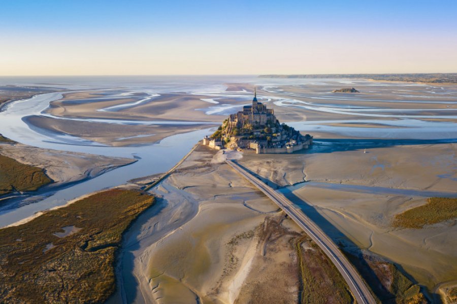 Le Mont-Saint-Michel. Jrossphoto - Shutterstock.com