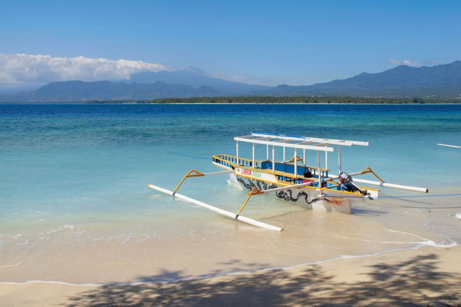 Pirogue dans l'archipel des Gili. Léa Smith - Iconotec