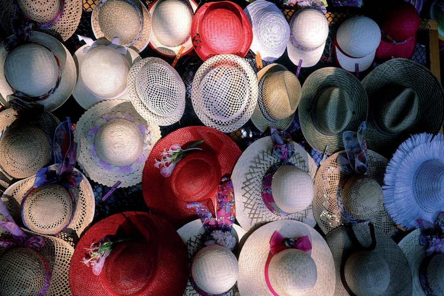 Chapeaux de paille vendus sur le marché de Korčula. Ana NEVENKA - Iconotec