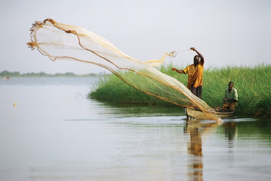 Pêche sur le lac Maga. Sébastien CAILLEUX