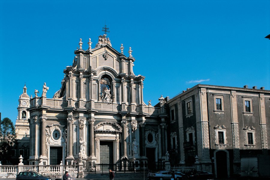 Façade de la cathédrale Sainte-Agathe par Vaccarini. Apollon - Iconotec