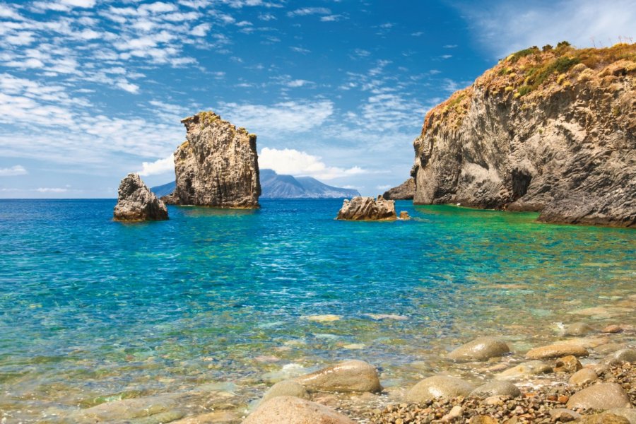 Cala Juncon baie de l'île de Panarea. iStockphoto.com/spooh