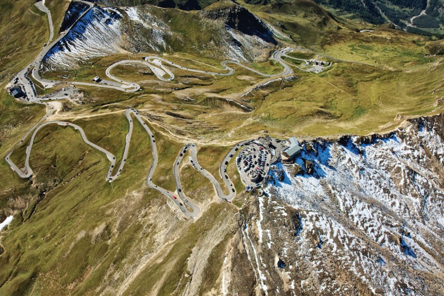 Route sinueuse des Alpes, ici à Grossglockner. Homeberger / Öesterreich Werbung