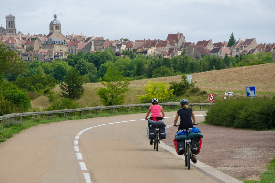 Balade à vélo vers Vézelay. Michal Szymanski - Shutterstock.com