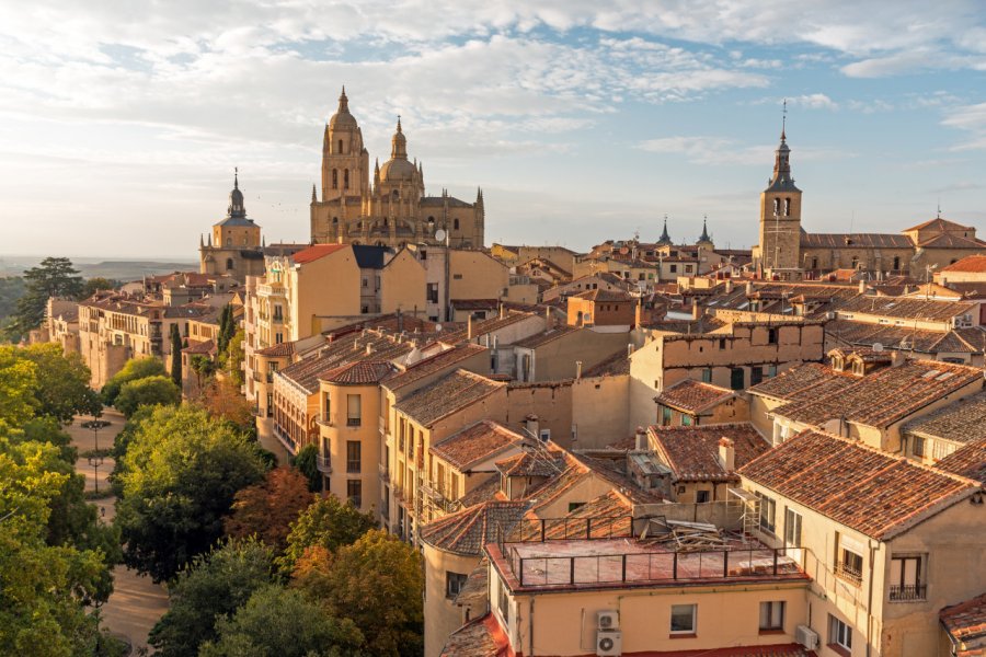 La ville de Ségovie. elxeneize - Shutterstock.com