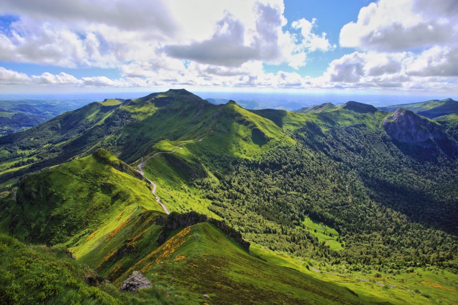 Vue depuis le Puy de Sancy, volcans d'Auvergne. Oligo22 - Shutterstock.com