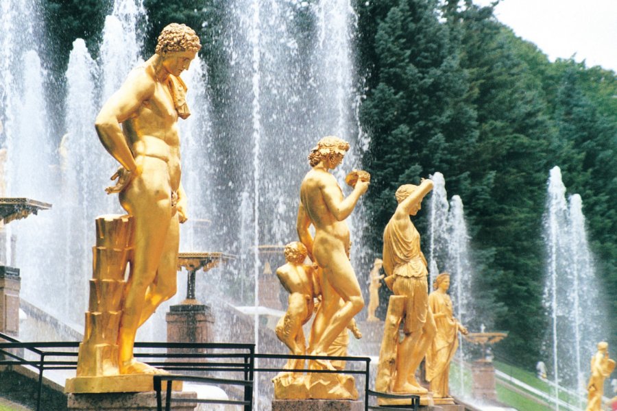 Grande cascade du palais de Peterhof. Stéphan SZEREMETA