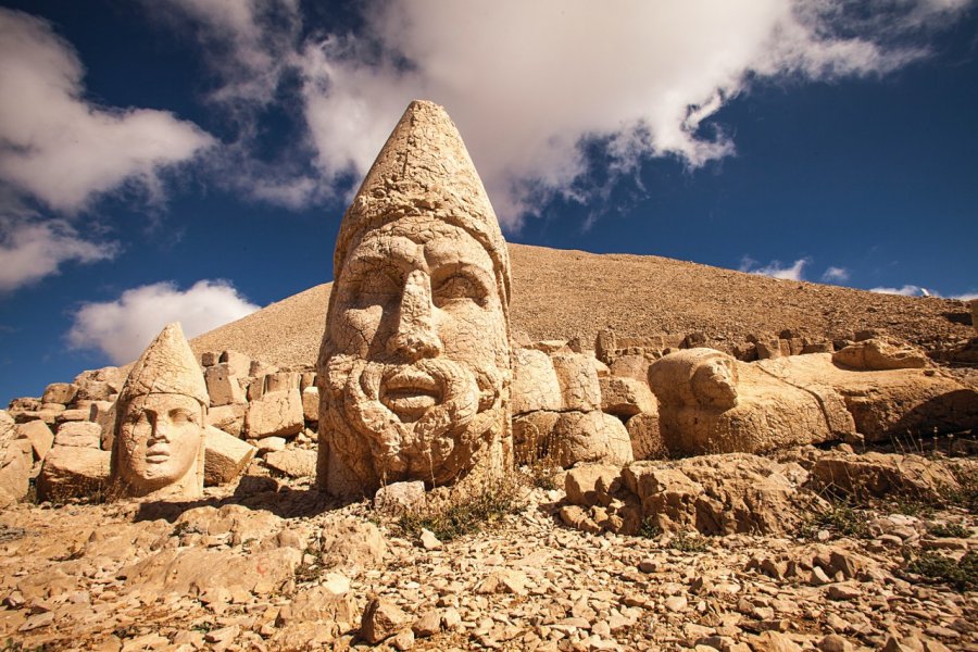 Les statues du Nemrut Dağı. F28production - iStockphoto