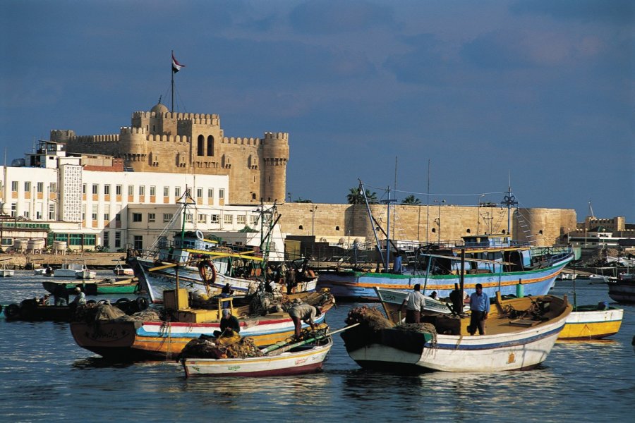 Rade d'Alexandrie, le fort de Qaïtbay en arrière plan. Tom Pepeira - Iconotec
