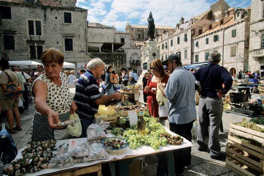 Marché dans les rues de Dubrovnik. (© Author's Image))