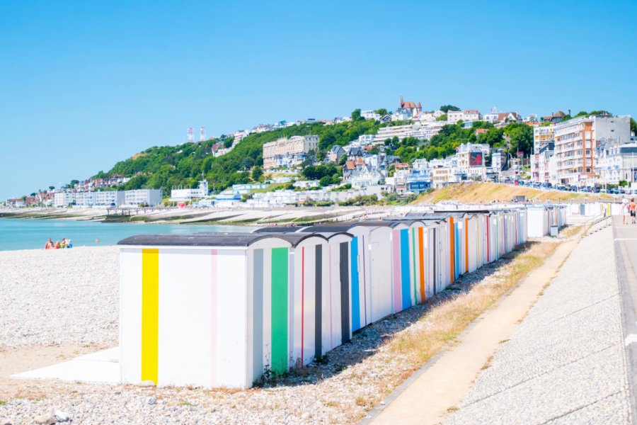 La plage du Havre et ses cabines colorées. Alexi Tauzin - stock.adobe.com