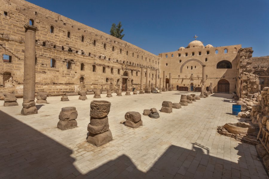 Le monastère copte Deir el Abiad près de Sohag. Cortyn - Shutterstock.com