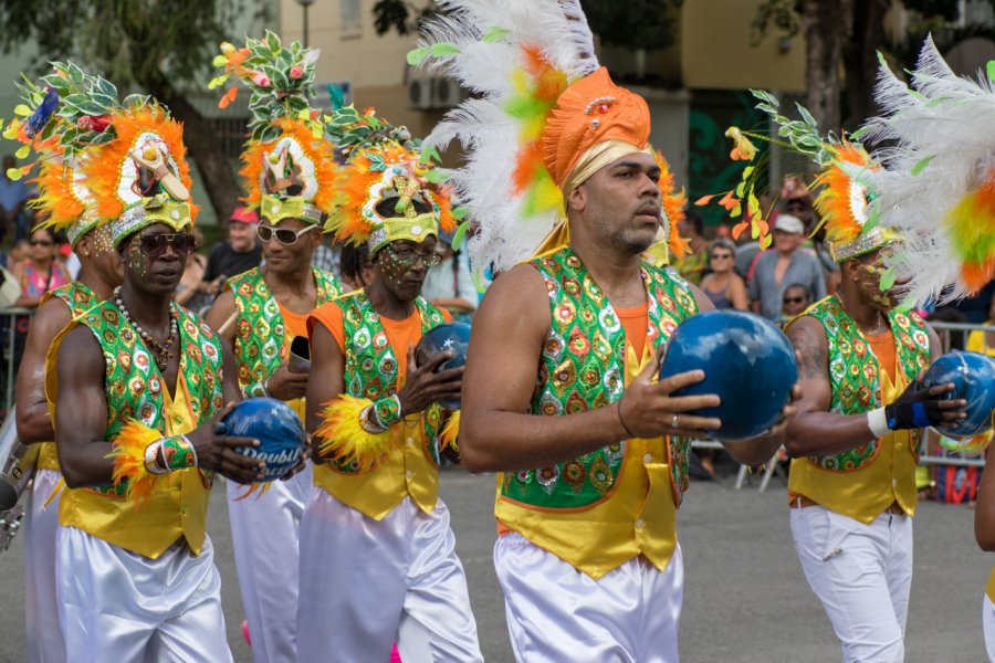 Musiciens jouant du chacha au carnaval de Pointe-à-Pitre. shutterstock - Kaca Skokanova