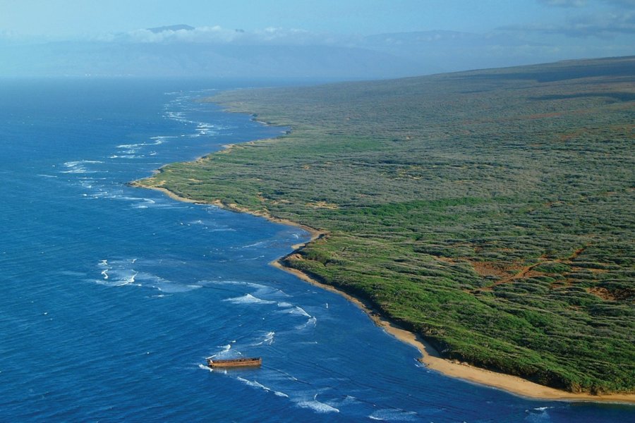 Shipwreck Beach. Hawaii Tourism Authority (HTA) / Ron Garnett