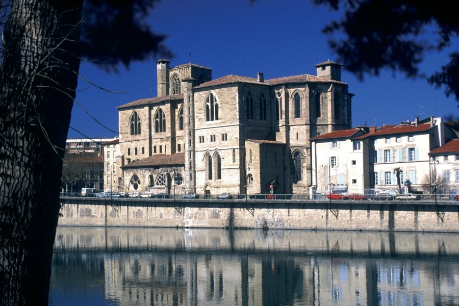 La collégiale Saint-Barnard à Romans-sur-Isère PHOVOIR