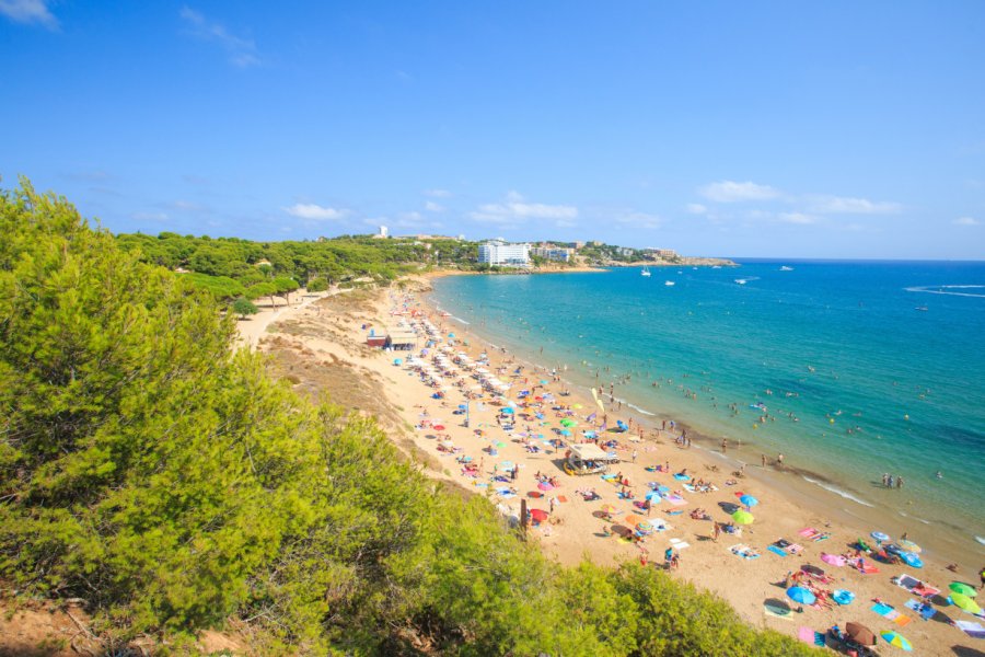 L'été, il est agréable de se rafraichir en bord de mer, comme ici vers Salou. alexugalek - stock.adobe.com