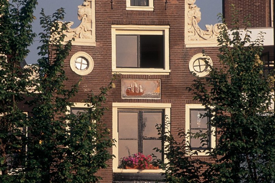 Les fameux pignons de l'architecture néerlandaise. (© H.Fougère - Iconotec))