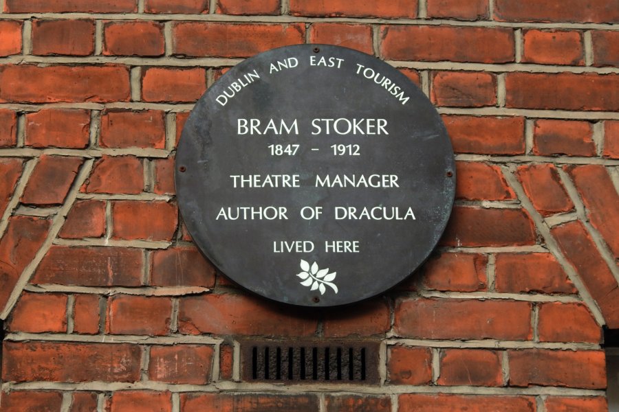 Plaque sur la maison où a vécu Bram Stoker. Derick P. Hudson - shutterstock.com