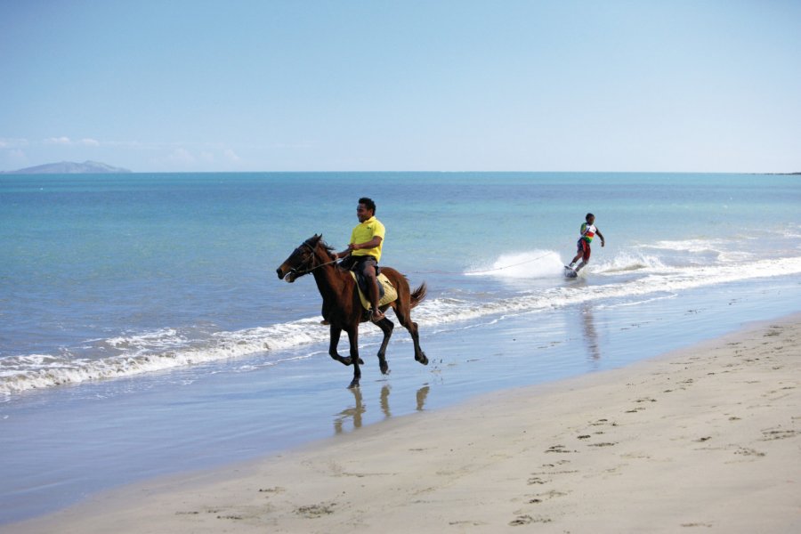 Wakeboard tracté par un cheval. Tourism Fiji/Chris McLennan