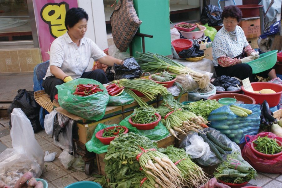 Scène de marché à Suwon. Barthélémy COURMONT