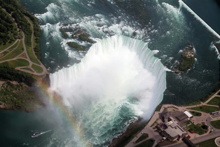 Vue aérienne du fer à cheval, les chutes canadiennes. Stéphan SZEREMETA