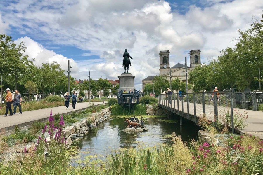 La place Napoléon. Linda CASTAGNIE