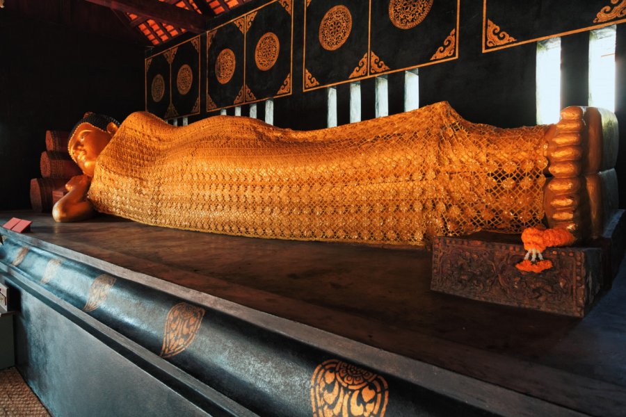 Le Wat Chedi Luang. Ivan Mateev - Shutterstock.com