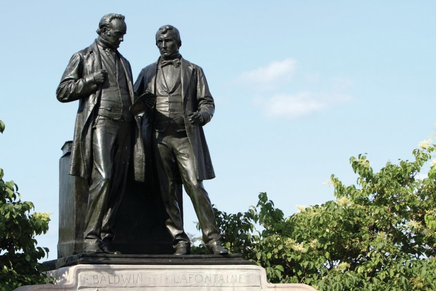 Statues de Baldwin et Lafontaine, qui ont contribué à la naissance du Canada. Stéphan SZEREMETA