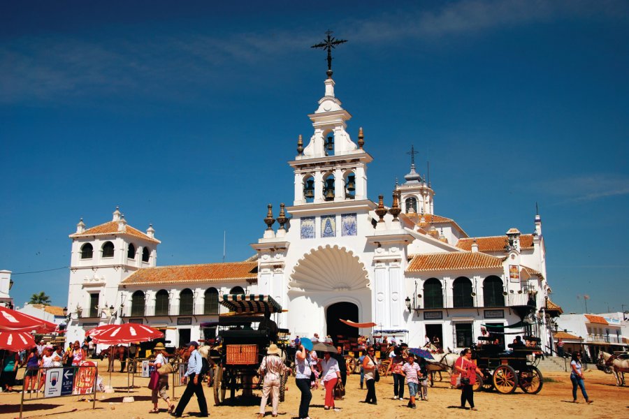 La romería del Rocío devant le sanctuaire del Rocío. Silvia B. Jakiello -shutterstock.com