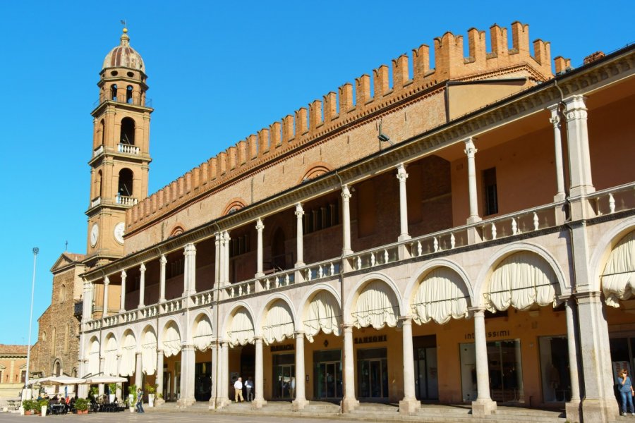 Piazza del Popolo, Faenza. Massimiliano Pieraccini - Shutterstock.com