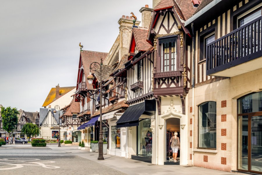 Balade dans les rues de Deauville. Telly - stock.adobe.com