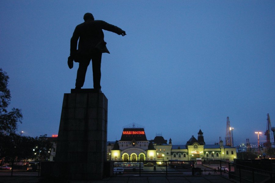 Statue de Lénine sur la place de la gare Stéphan SZEREMETA
