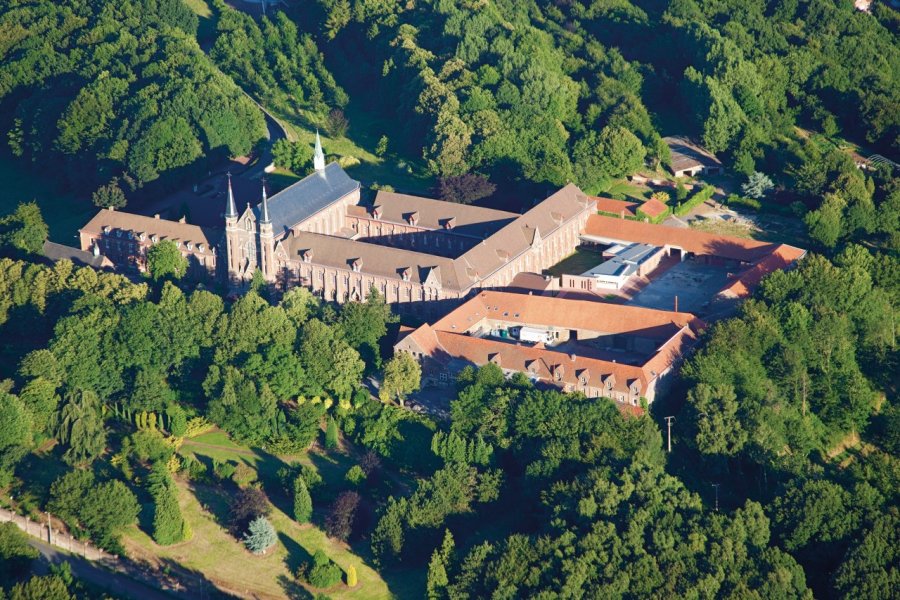 L'abbaye trappiste Notre-Dame-du-Mont, au sommet du mont des Cats (© Olivier LECLERCQ))