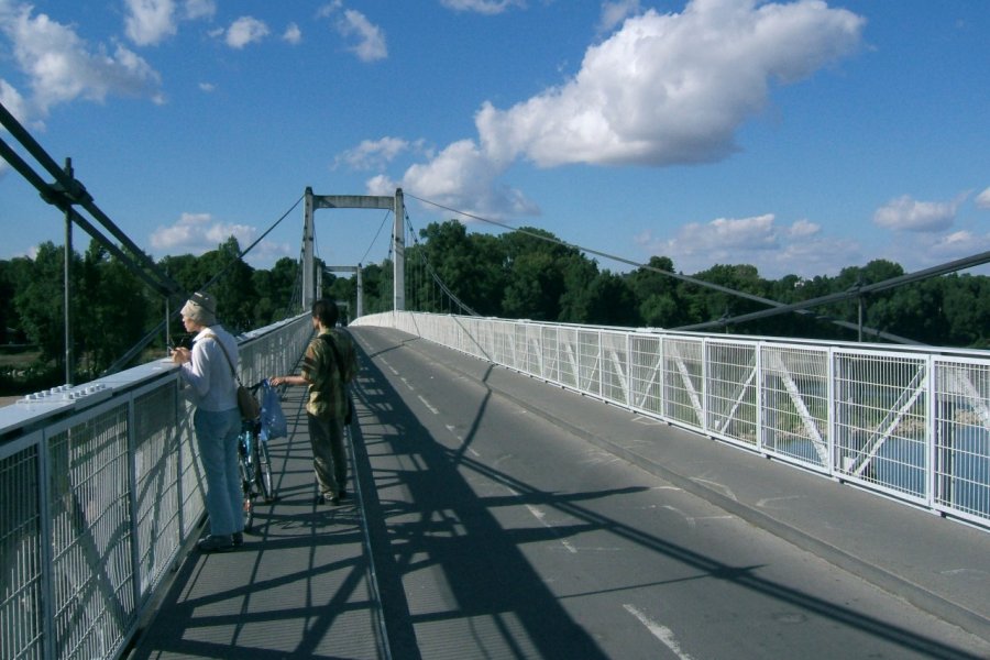 Pont du château sur la Loire (© Stéphan SZEREMETA))