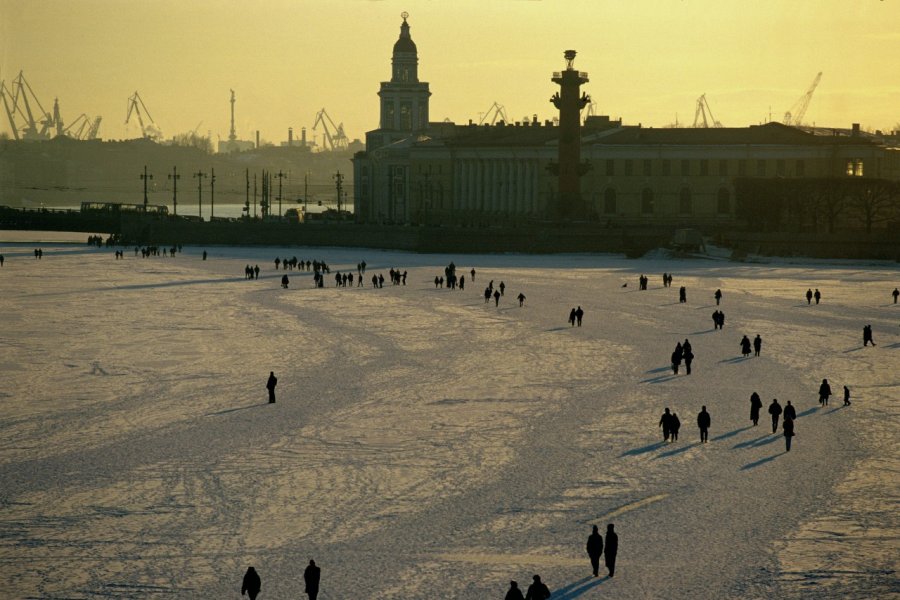Promenade du dimanche sur la Neva gelée. Author's Image